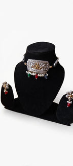 Dual-Tone Floral Plate Choker Set with Pearl Fringe