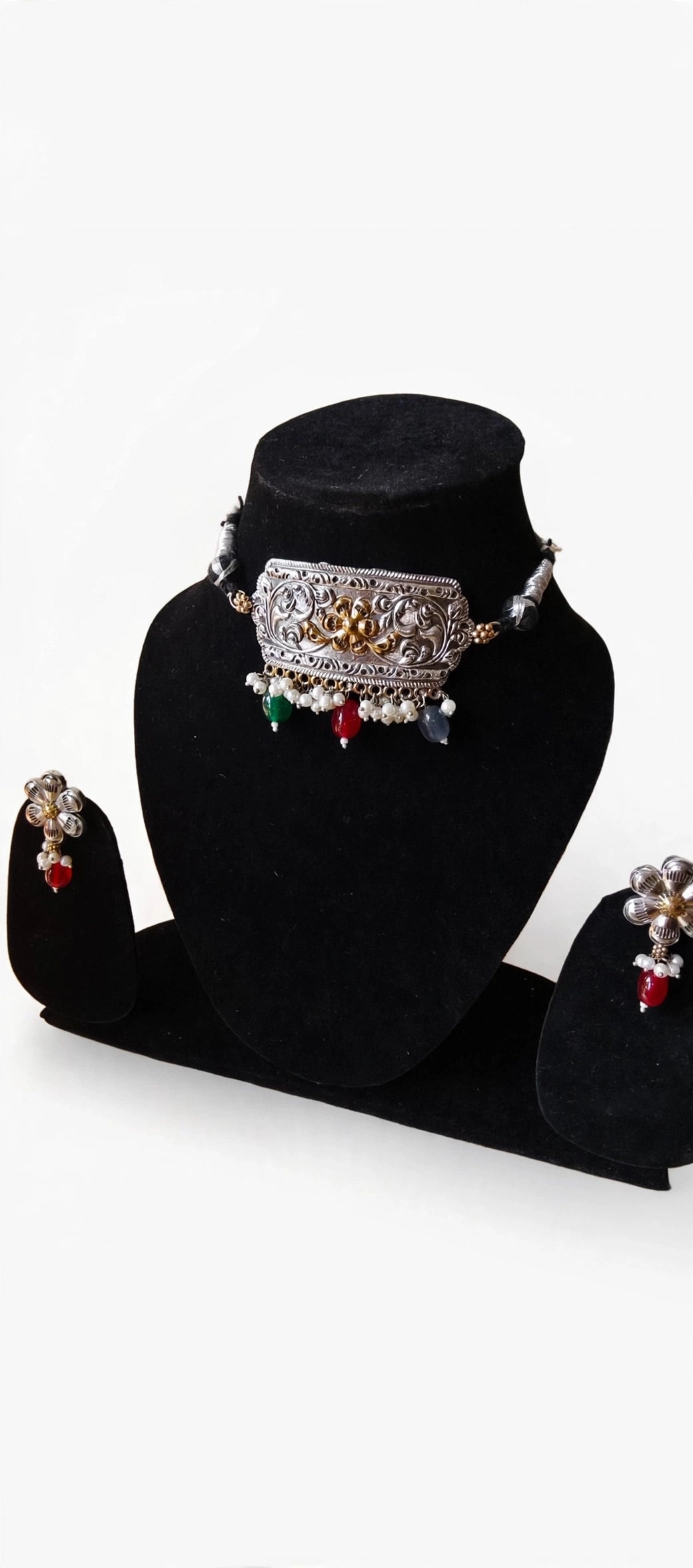 Dual-Tone Floral Plate Choker Set with Pearl Fringe