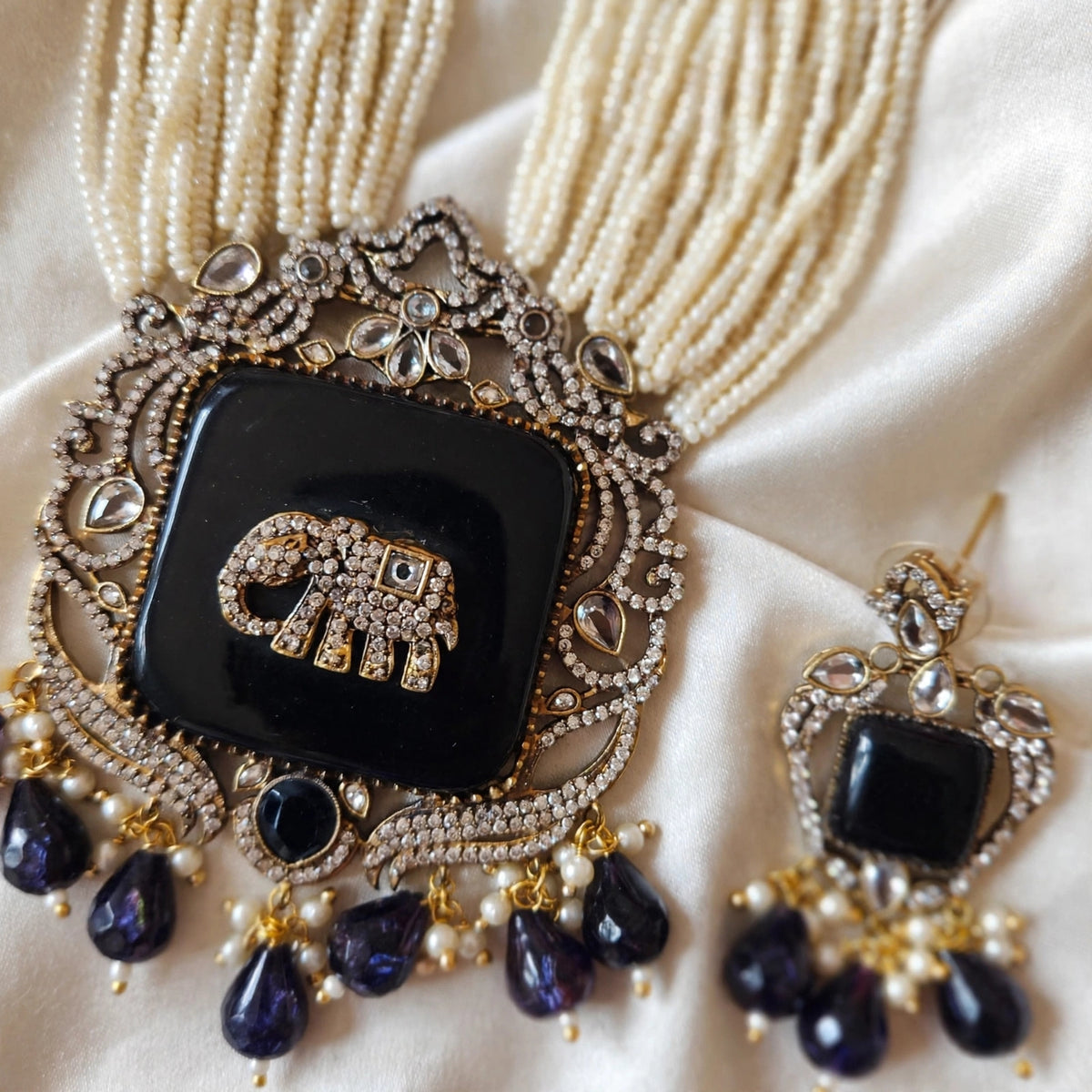 Black & Navy Elephant Pendant Pearl Rani Haar Set with Earrings