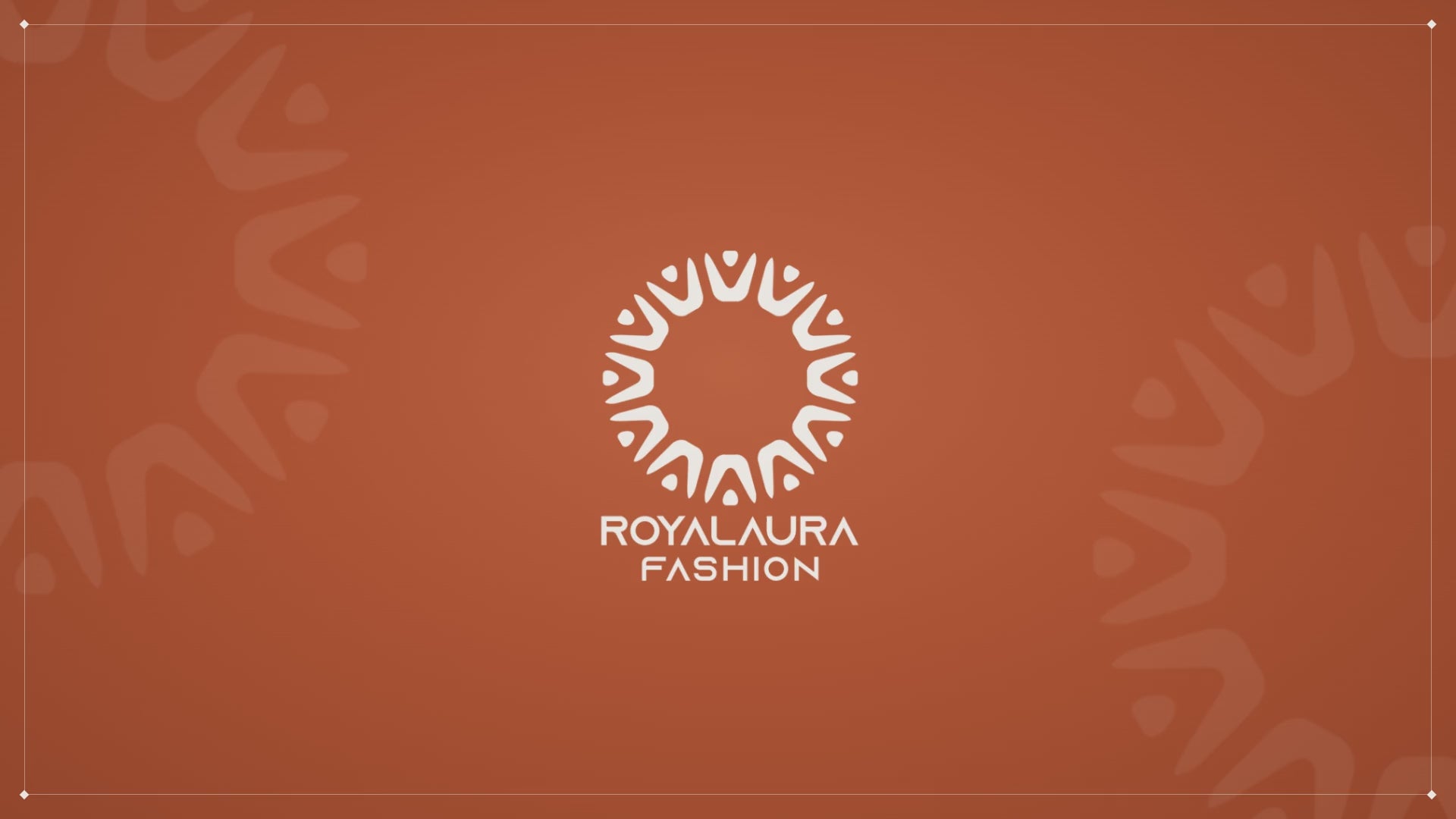 RoyalAura Fashion hero, desktop (terracotta)